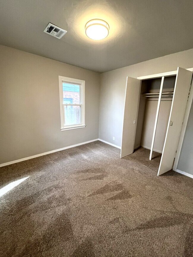 Building Photo - 2 Bed 1 Bath in Bethany