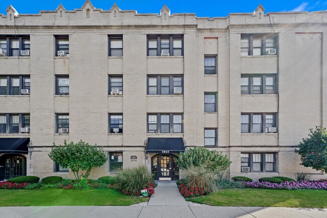 Building Photo - 1941 Grove Ave
