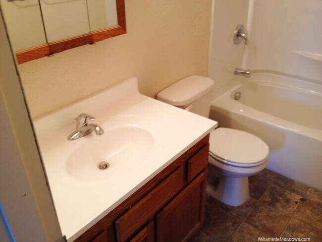 Building Photo - Modern 3 Bedroom Home near Auburn Elementary with Double Garage