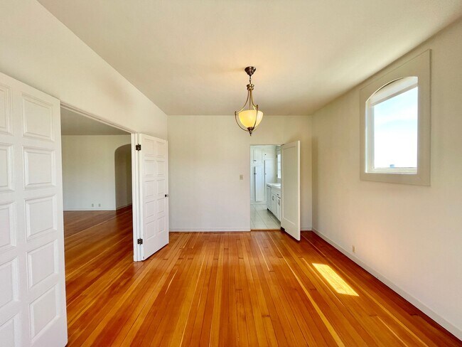 Building Photo - Bright and Airy 2 Bedroom Penthouse in the...