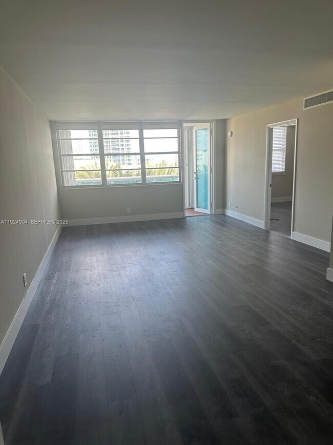 Building Photo - 6770 Indian Creek Dr