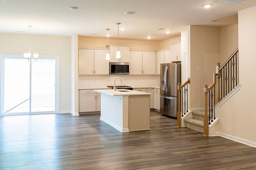 Building Photo - 400 White Oak Ridge Dr