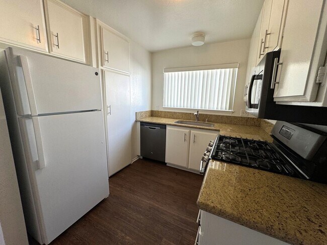 Building Photo - Penthouse Living in Ventura Keys – Harbor Village Condo