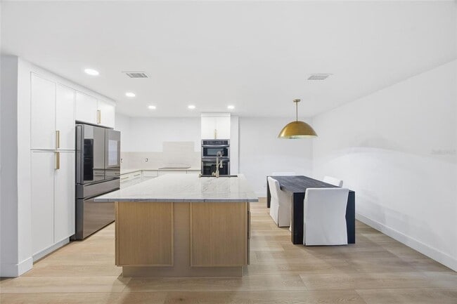 Building Photo - 13025 Village Chase Cir