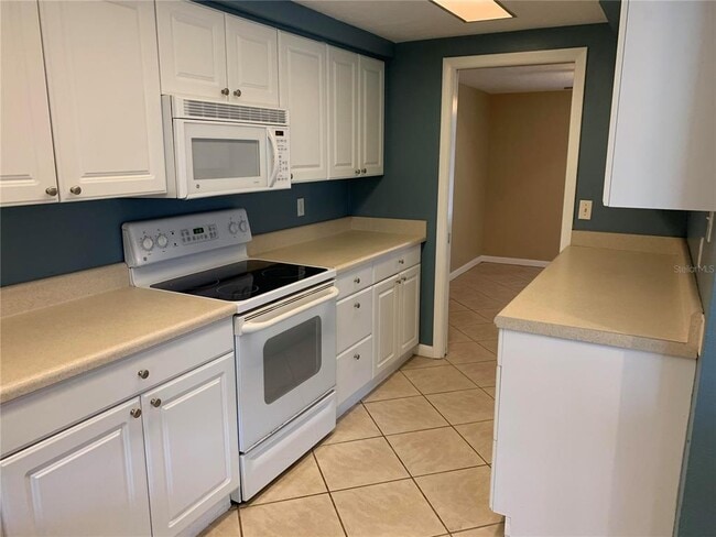 Building Photo - 3370 Springmill Cir