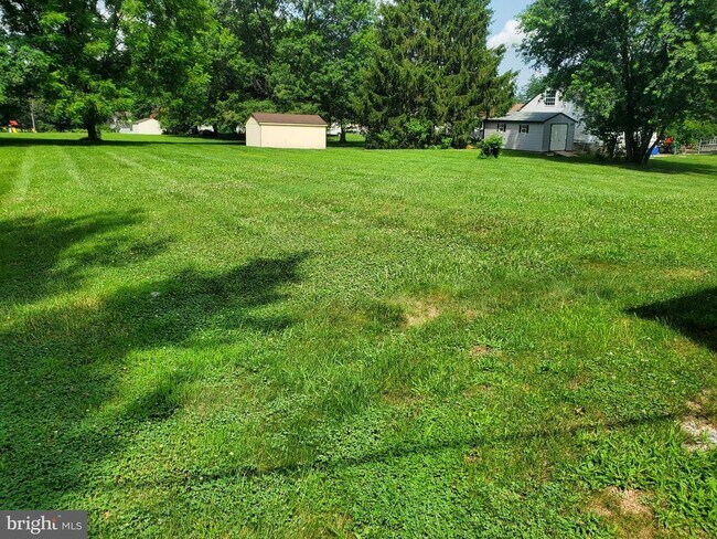 Building Photo - 570 Guldin Rd
