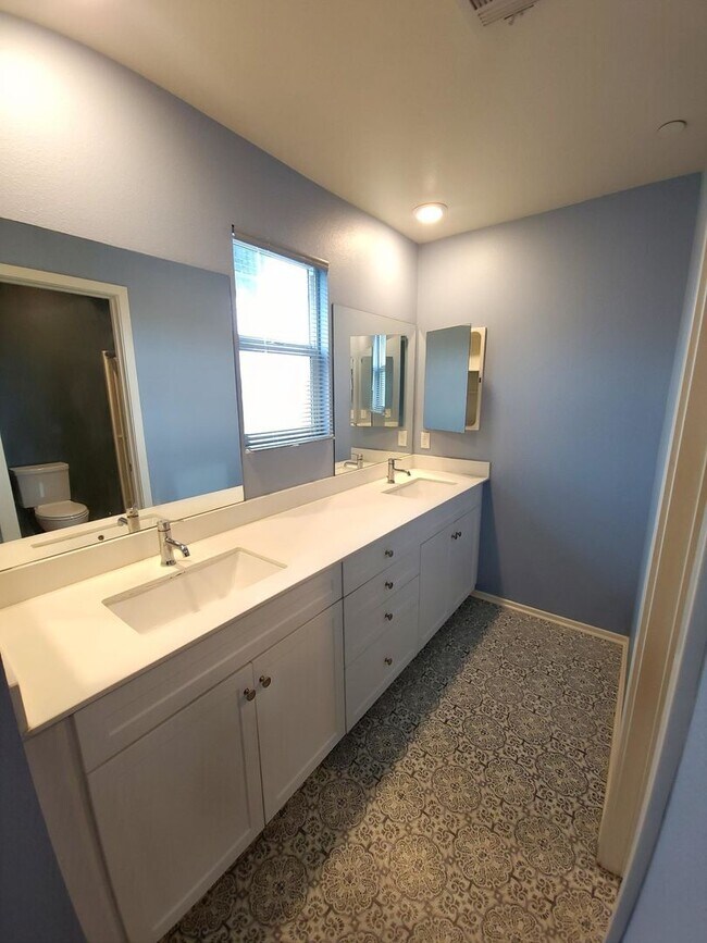 Building Photo - 10244 Artesia Blvd