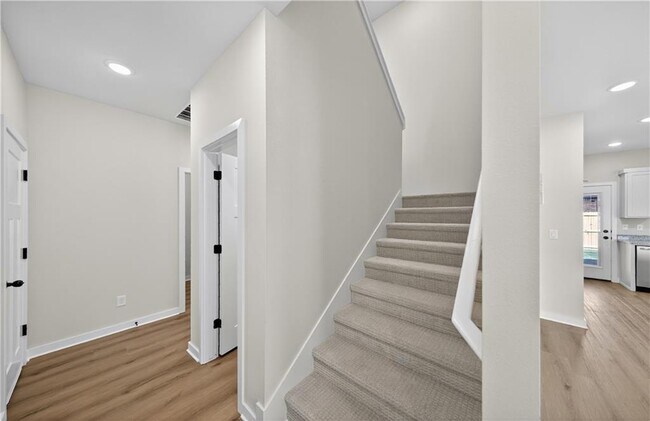 Building Photo - 601 Cosmos St