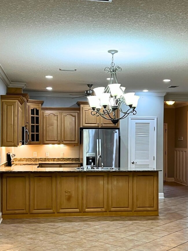 Building Photo - 3/2 in the desirable Laurel Island neighbo...