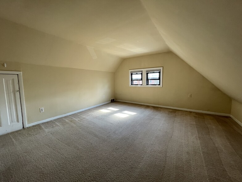 Bedroom 2 - 943 Saint James St