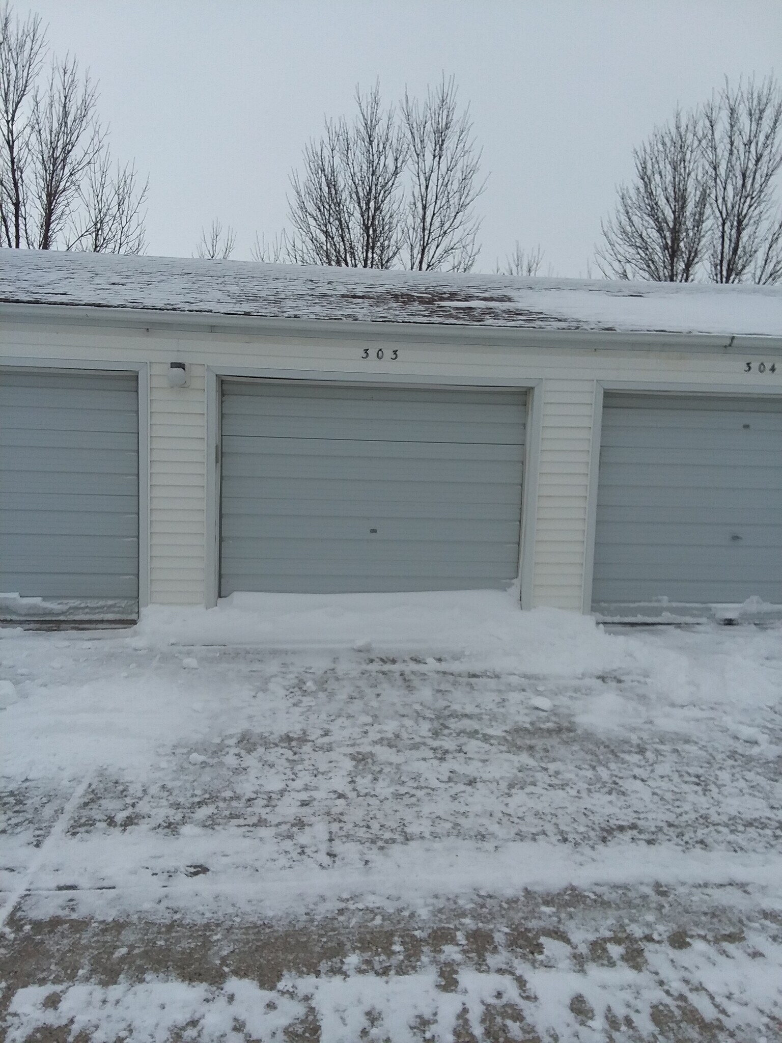 Building Photo - 341 Prairiewood Cir S