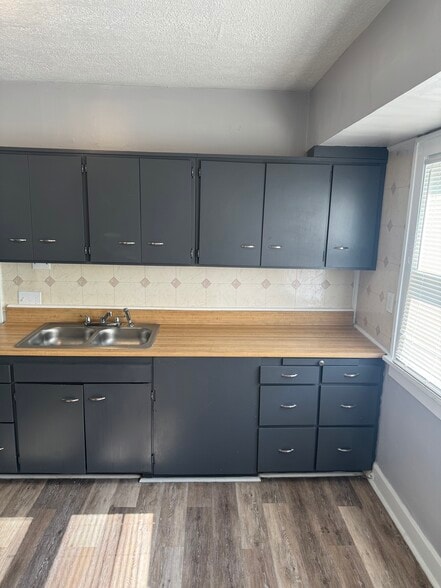 Kitchen - 13805 Othello Ave