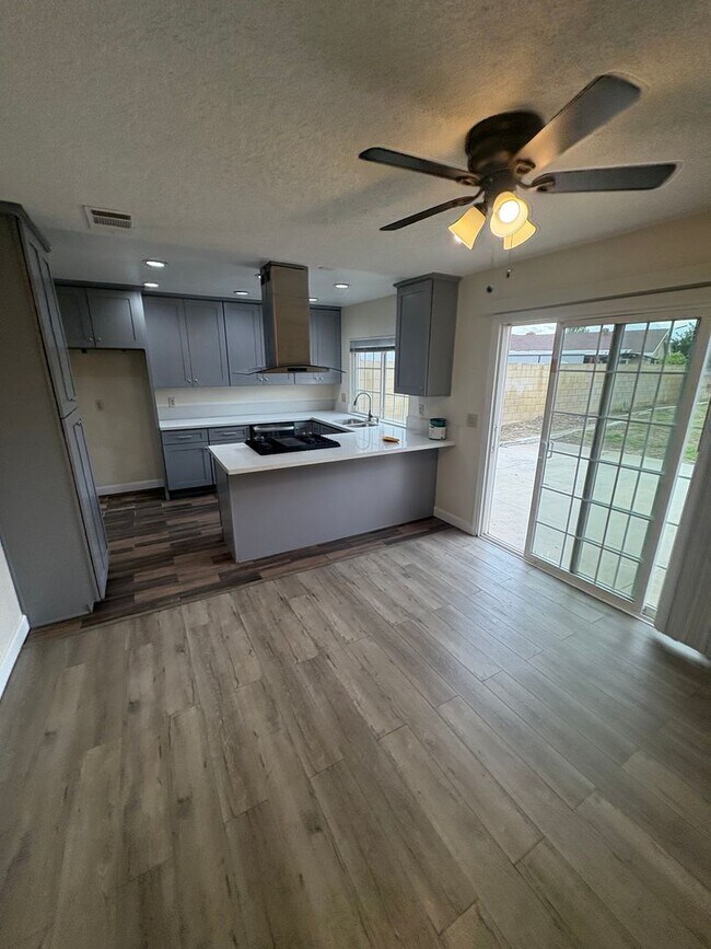 Building Photo - Don't miss out on this single story in Ontario- completely remodeled!