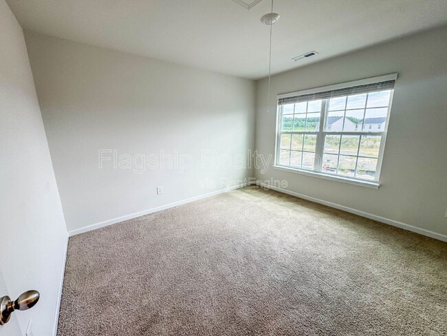 Building Photo - 2136 Montalvan Dr