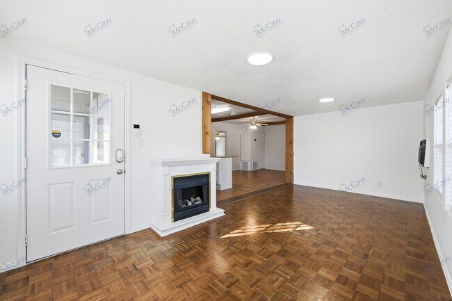 Building Photo - 1309 Oakridge Rd