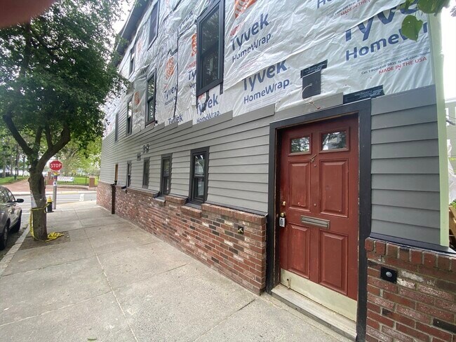 Building Photo - 120 Marginal St