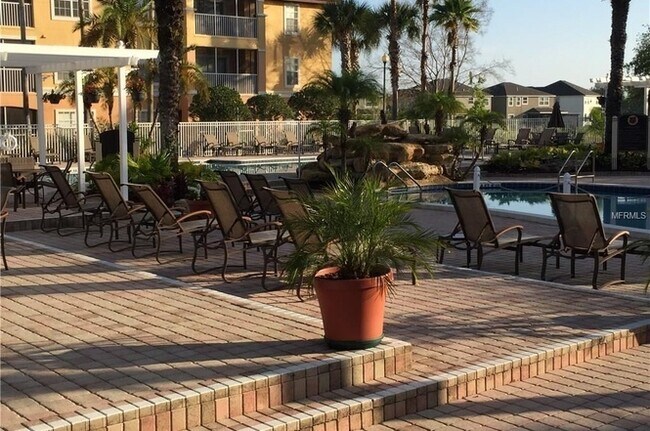 Building Photo - 2 Bdrm Condo blocks from Universal Studios