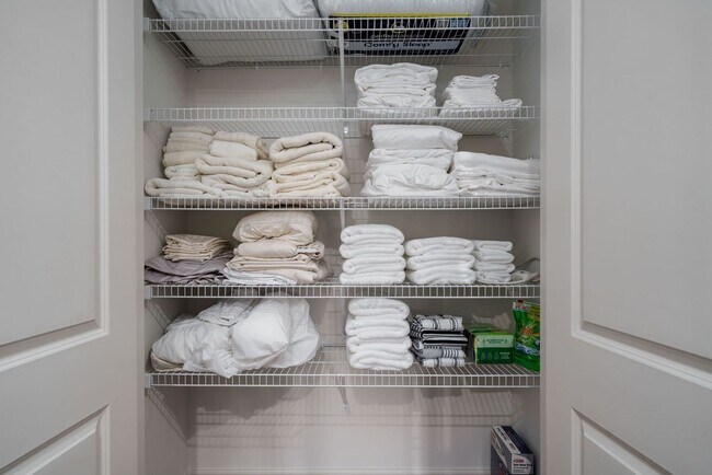 Building Photo - Beautiful 3 Bed 3.5 Bath Available Fall 2026! Move in Possible Prior to August!