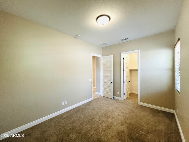 Building Photo - 3104 E Wildhorse Ct