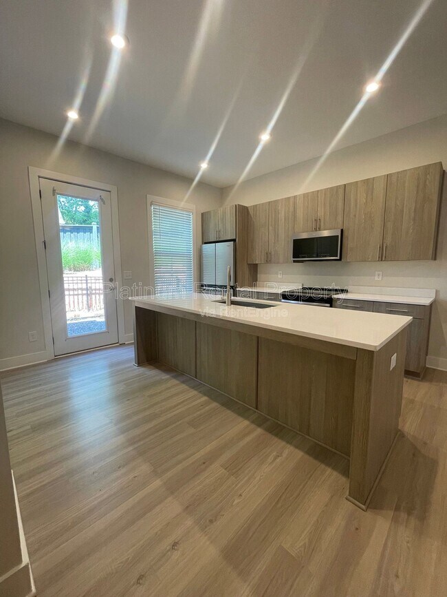 Building Photo - 146 Color Cir