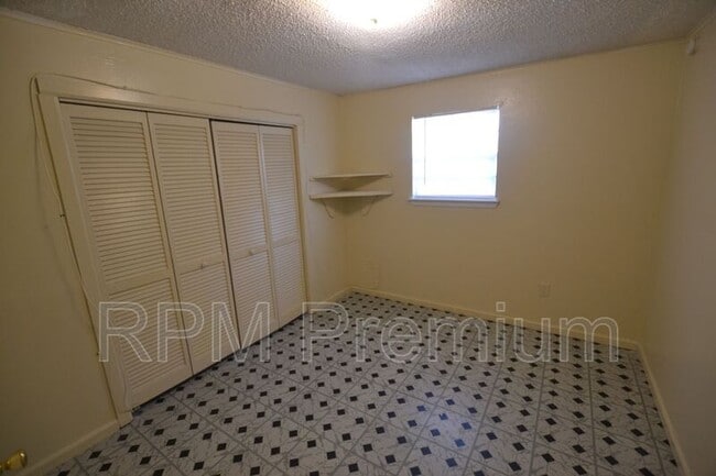 Building Photo - 12369 Palmyra Dr