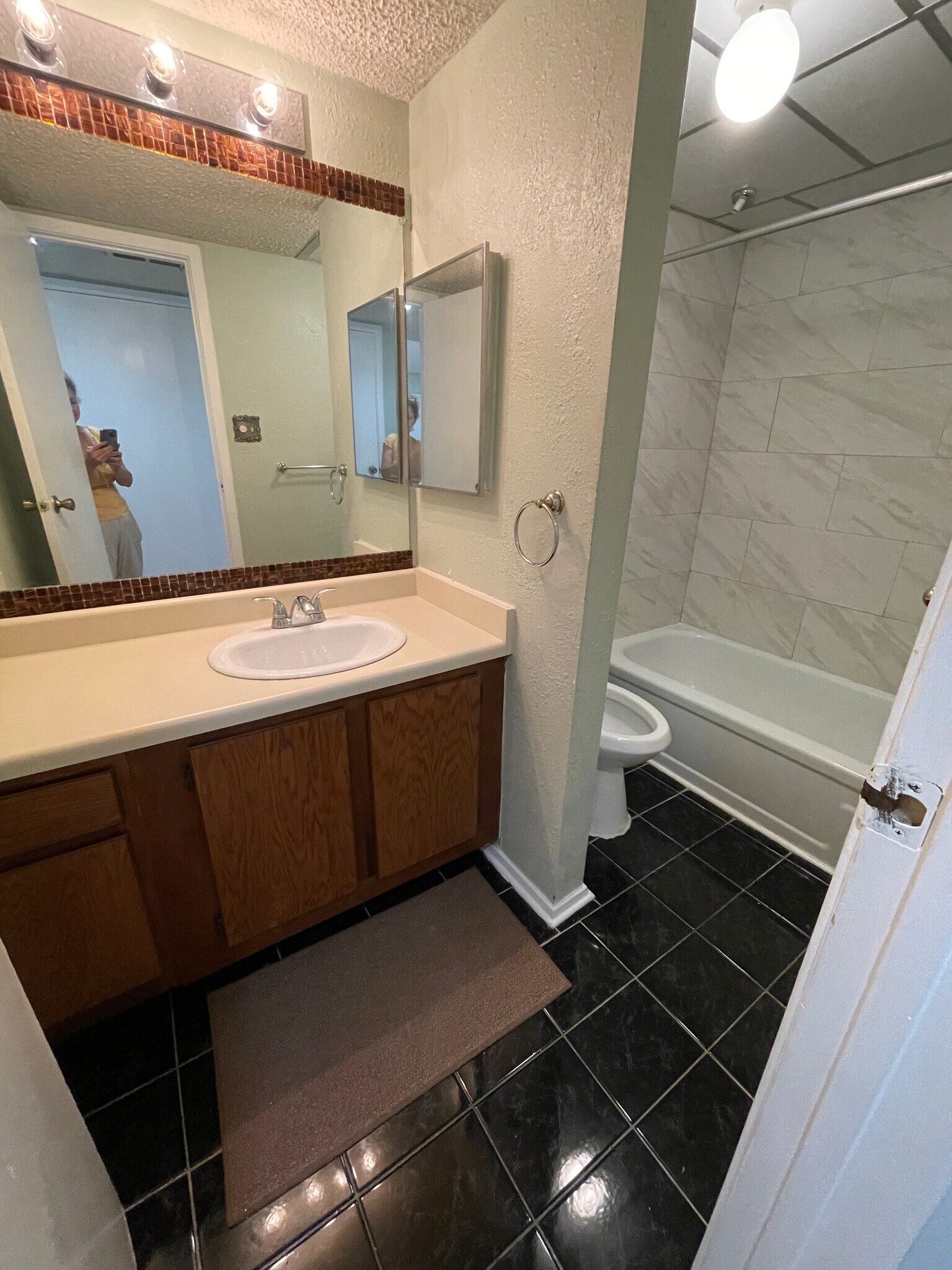 Bathroom - 7024 N Holiday Dr