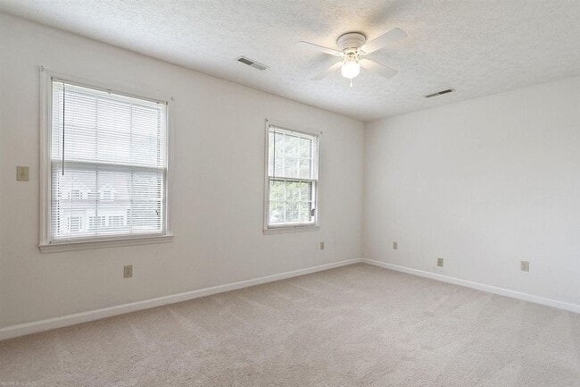 Building Photo - 305 Cherokee Dr