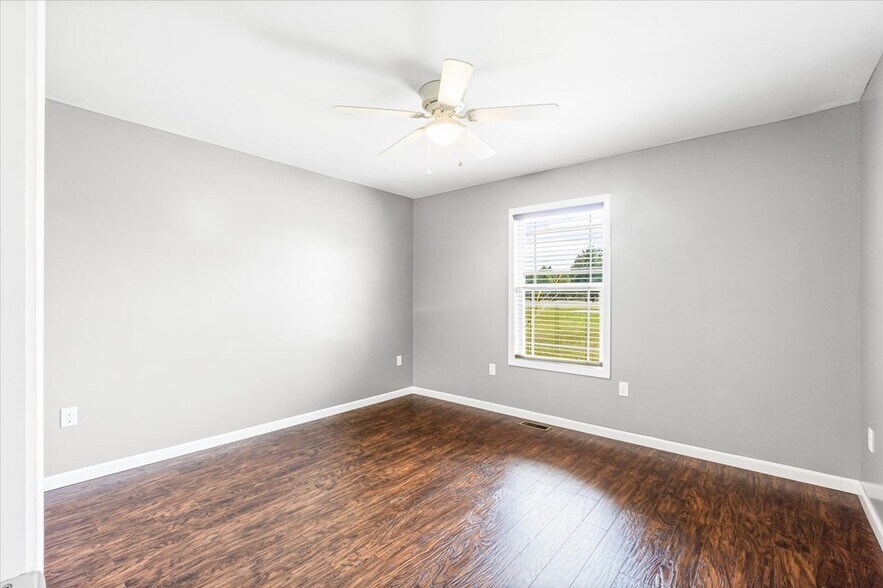 Building Photo - 242 Mirage Dr