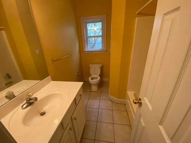 Building Photo - 245 Fairview Cir