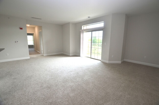 Building Photo - 3000 Fountainview Cir