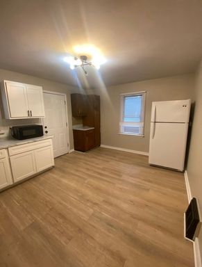 Building Photo - 829 Carson Rd