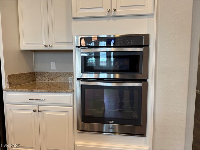 Building Photo - 304 Rezzo St