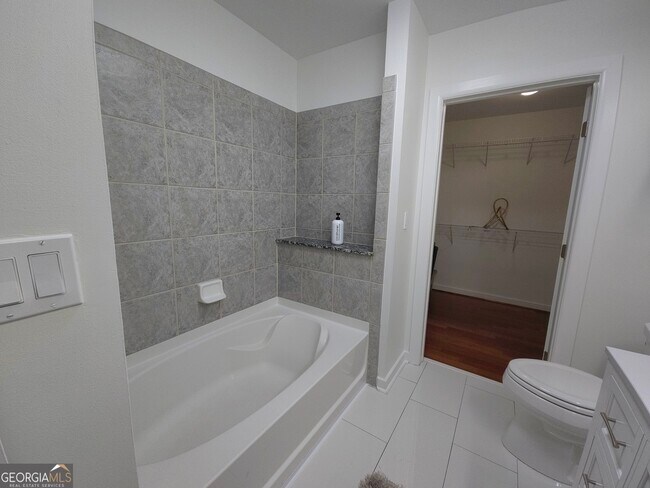 Building Photo - 250 Pharr Rd NE