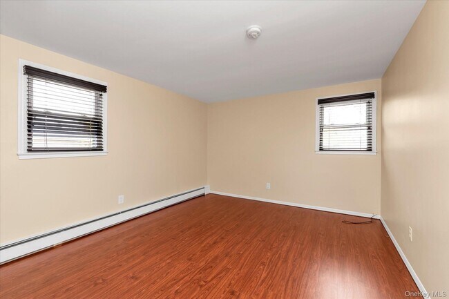 Building Photo - 13 7th St