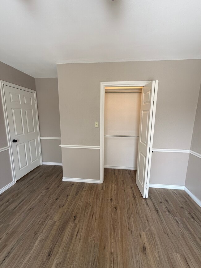 Building Photo - 111 Crestview St