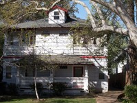 Building Photo - Prime location!