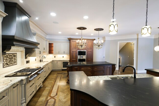 Building Photo - 9020 Whisperinghill Dr