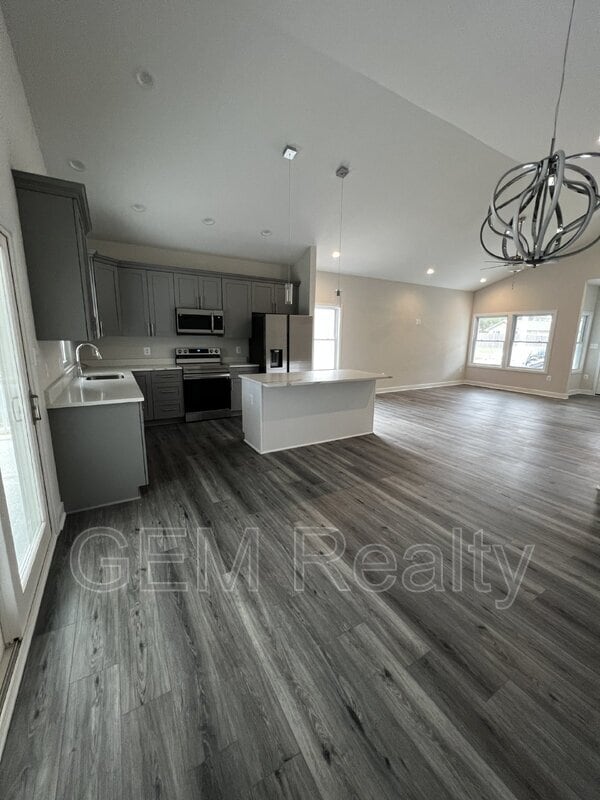 Building Photo - 38 Meadow View Ln