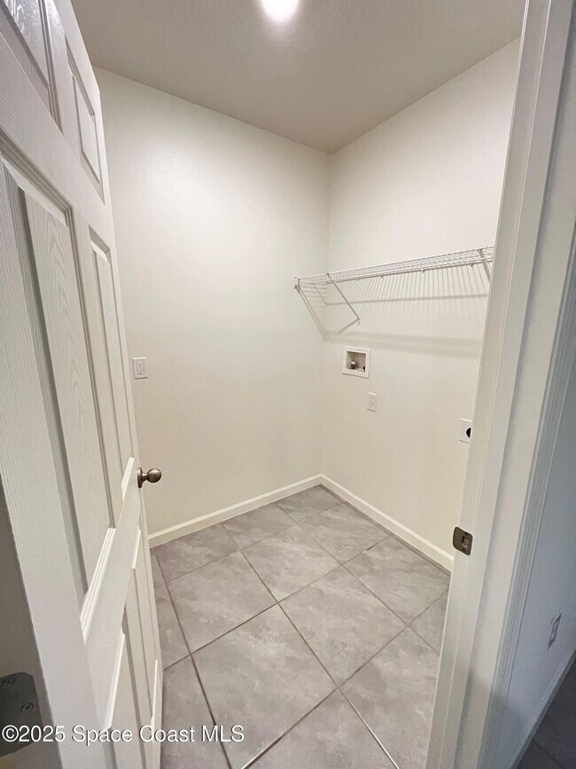 Building Photo - 1570 San Filippo Dr SE
