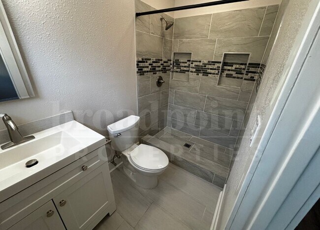 Building Photo - 5000 Macario Dr