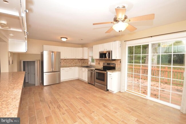 Building Photo - 7017 Lombard Ln