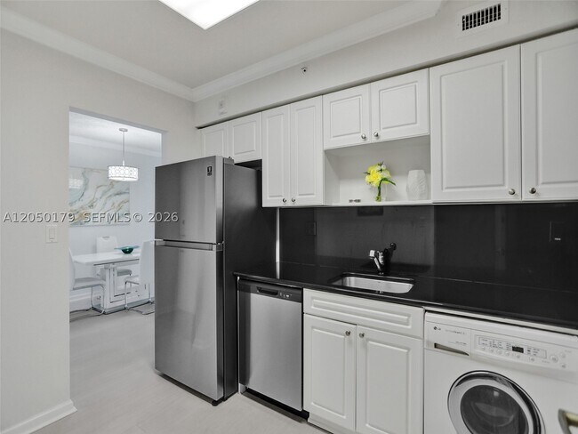 Building Photo - 2501 S Ocean Dr