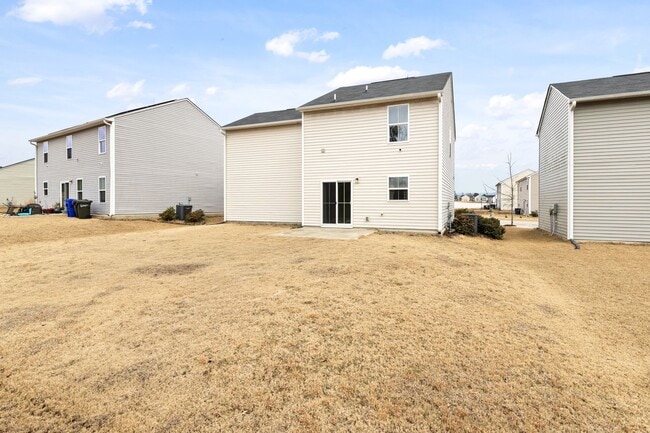 Building Photo - 4 Bed, 2.5 Bath, 2 Car Garage Near Everything in Durham!