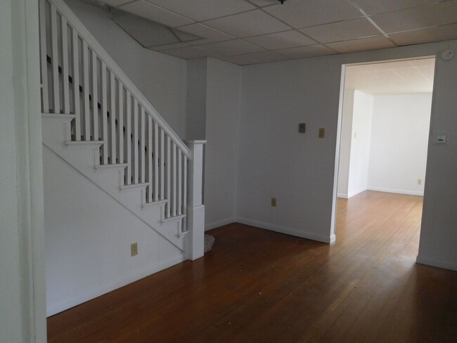 Building Photo - 122 Clayton Ave