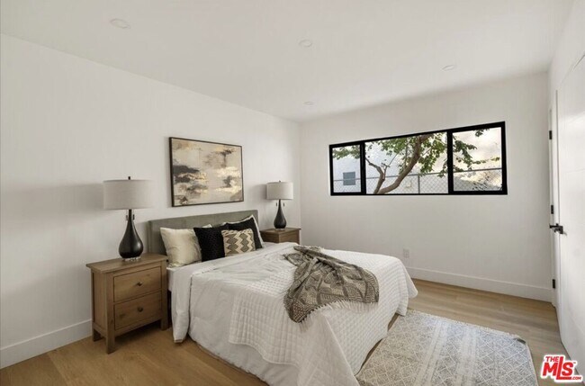 Building Photo - 3873 Royal Woods Dr