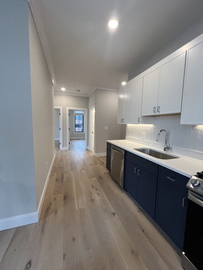 Building Photo - 155 Everett St