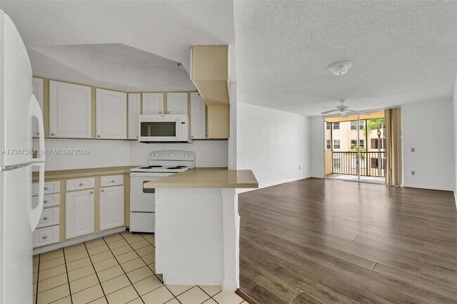 Building Photo - 8255 Lake Dr