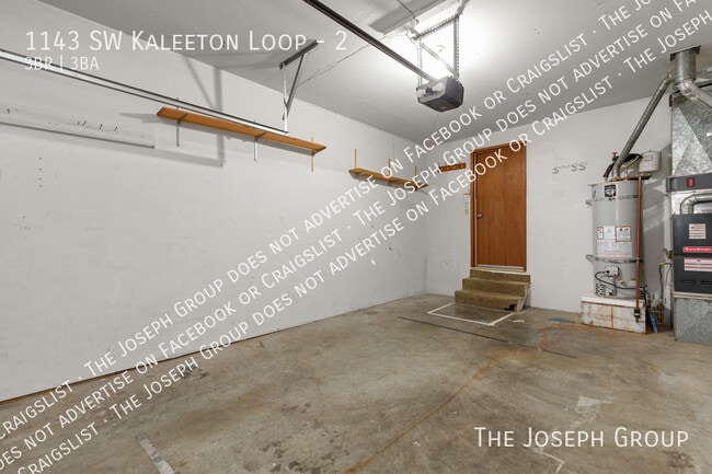 Building Photo - 1143 SW Kaleeton Loop