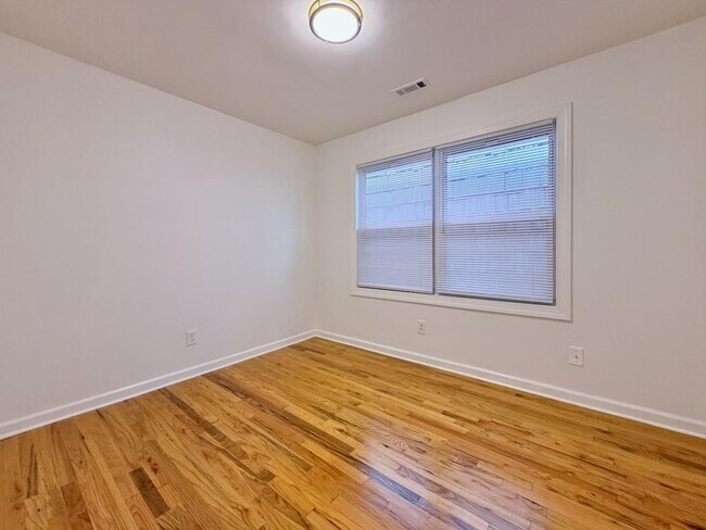 Building Photo - 126 OGDEN Ave