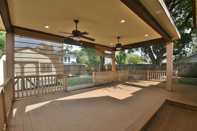 Building Photo - 510 Chambly Dr